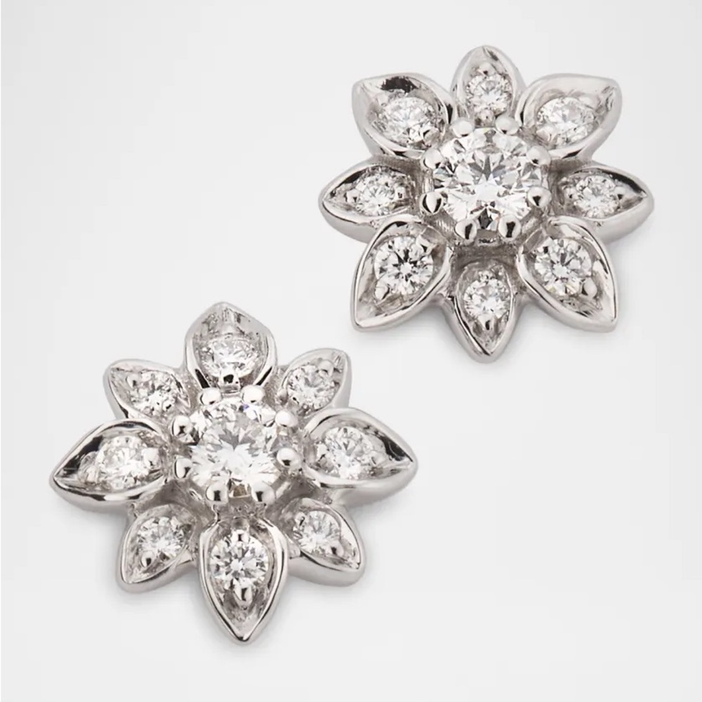 Gucci
18K White Gold Diamond Flower Stud Earrings